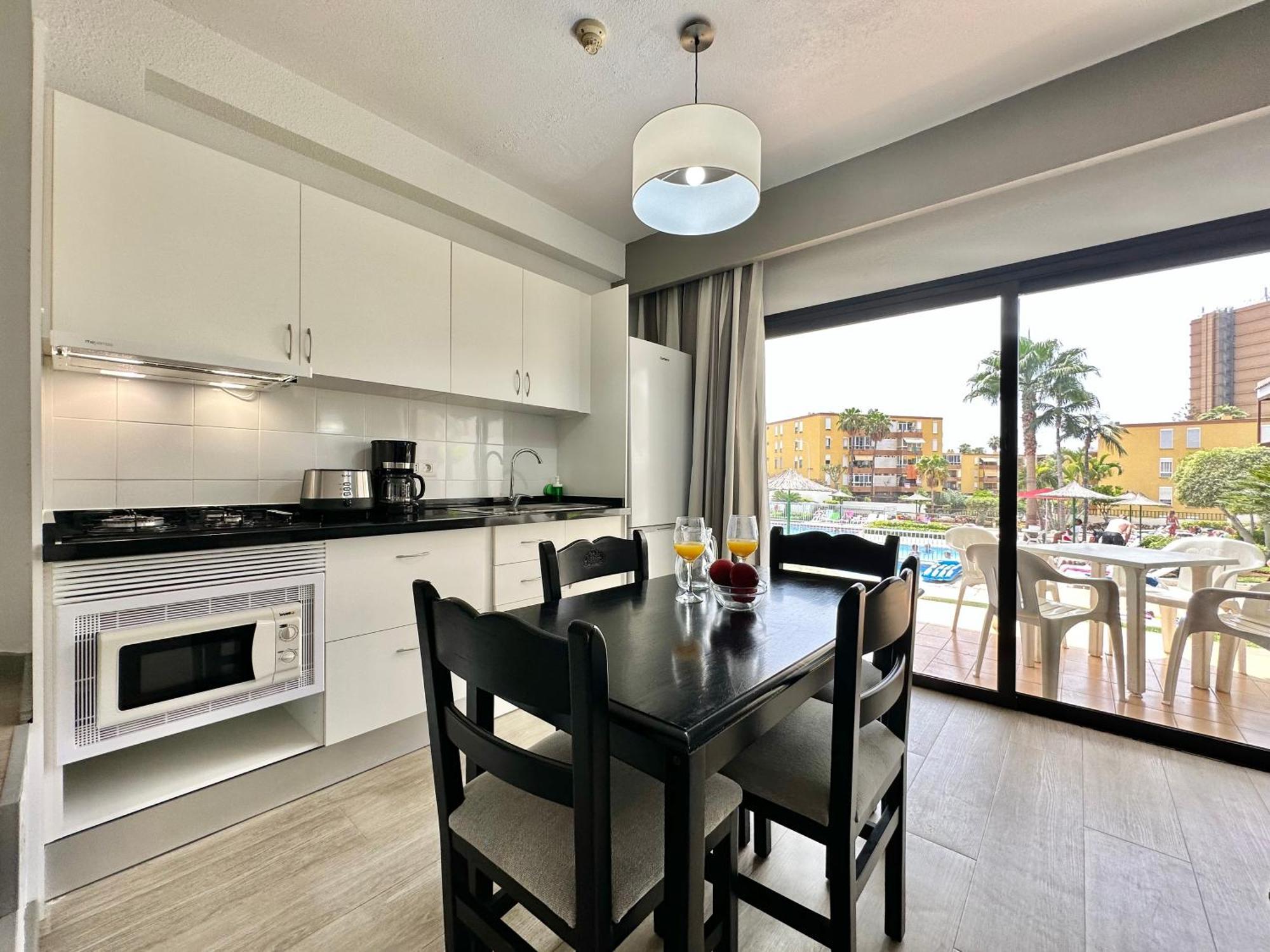 Pool Views Terrace Apartment ลอส กริสเตียนอส ภายนอก รูปภาพ